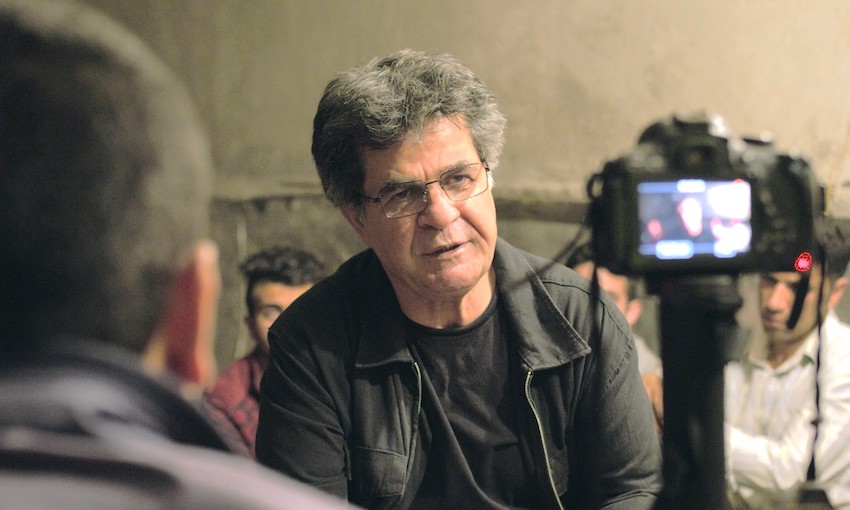 闘う映画監督》ジャファル・パナヒ新作。村の掟をめぐる事件に翻弄される「熊は、いない」 |キネマ旬報WEB